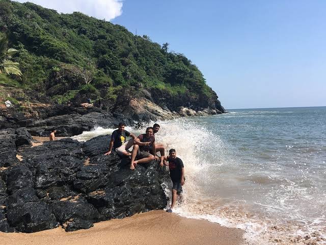 Secluded Om Beach in Gokarna with backpackers – low-cost beach destination for Indian students