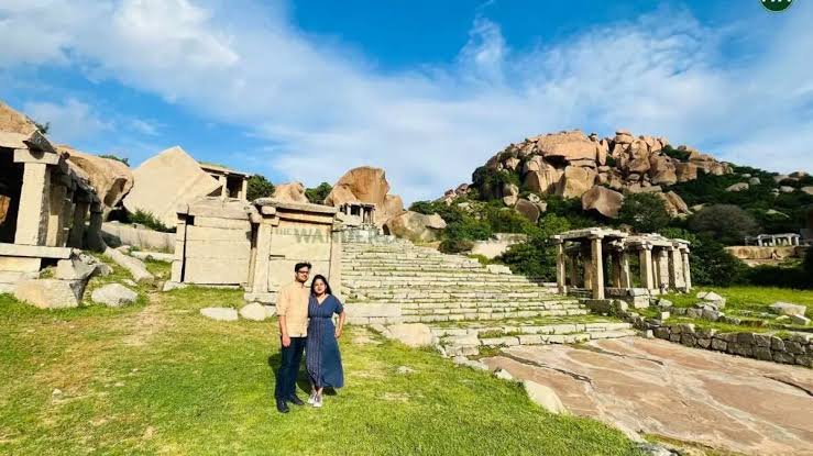 Matanga Hill sunrise trek overlooking Hampi ruins – student-friendly travel under ₹5,000