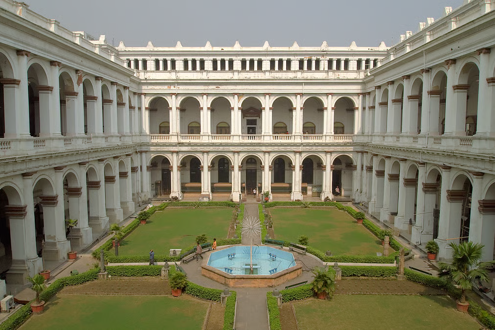 The image showcases the Indian Museum, in-boundary view