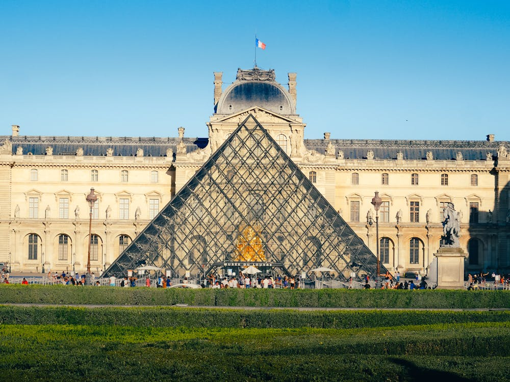 Front view of the Louvre museum, a part of the ultimate travel plan to Europe